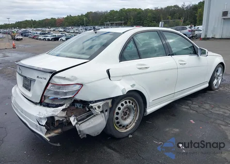 2010 Mercedes-Benz C 300 Luxury 4Matic/Sport 4Matic z USA, uszkodzony, nr VIN WDDGF8BB3AR125040